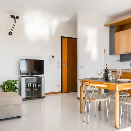 Guesthost - Bright With Terrace X6