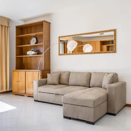 Guesthost - Bright With Terrace X6 *